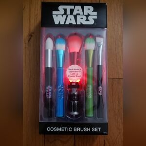 Star Wars 5 Piece Light Up Makeup Brush Set Nwt